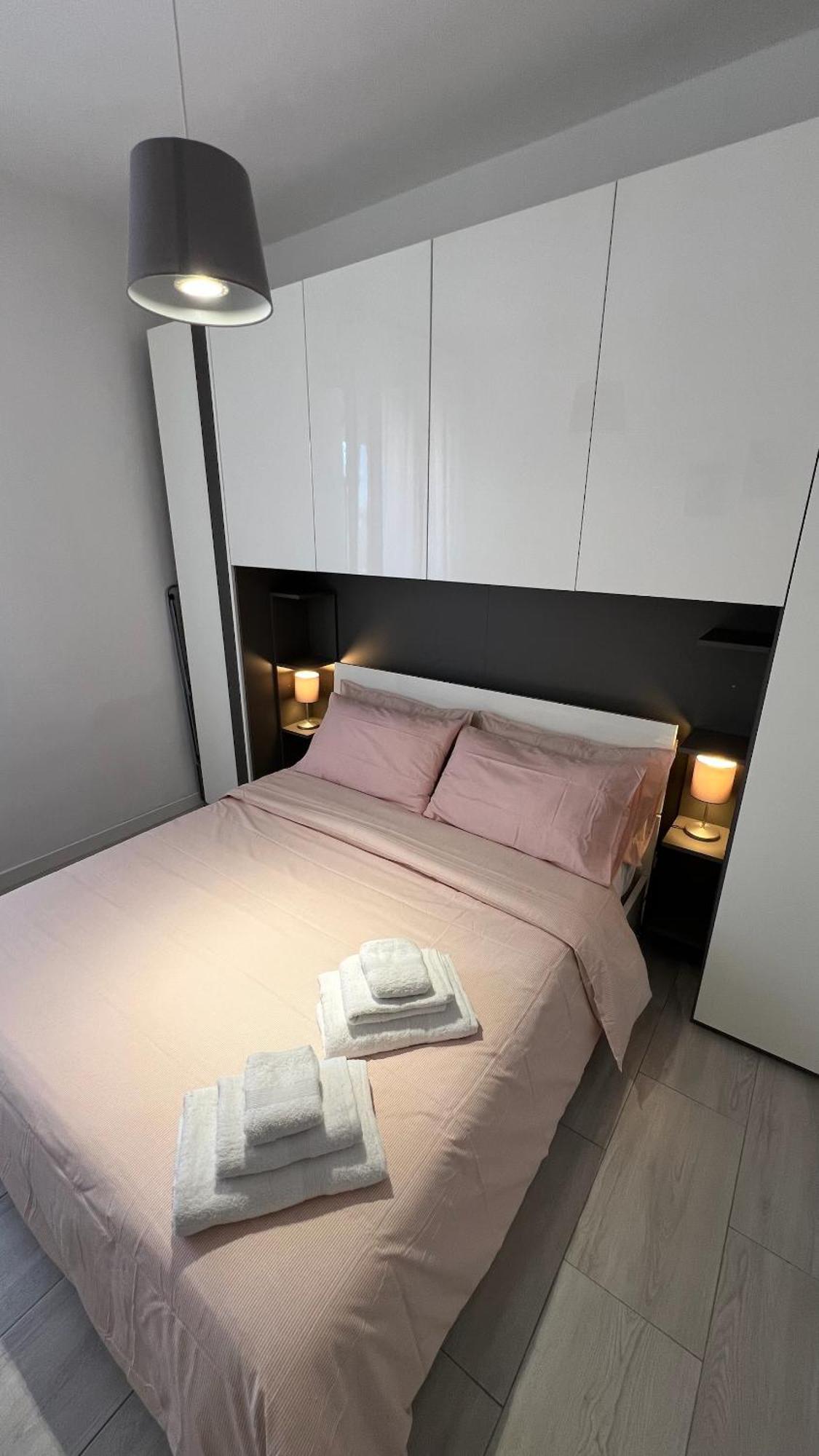 Apartmán Rafael Milano - 10 Min From Linate Airport, Centrale Fs, Ospedale San Raffaele Exteriér fotografie