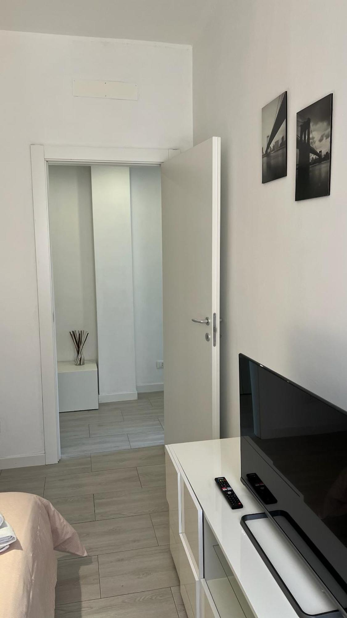 Apartmán Rafael Milano - 10 Min From Linate Airport, Centrale Fs, Ospedale San Raffaele Exteriér fotografie