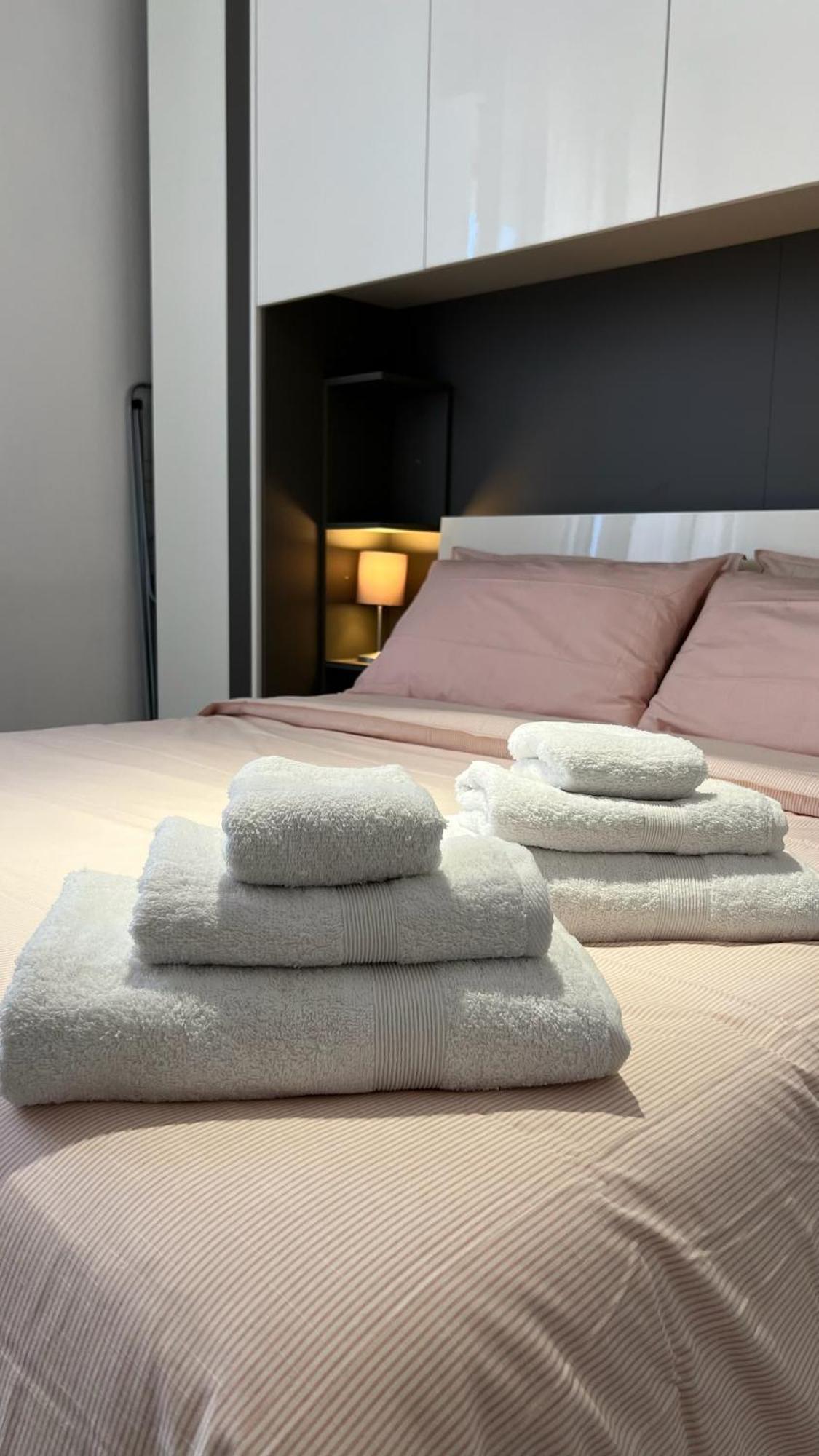 Apartmán Rafael Milano - 10 Min From Linate Airport, Centrale Fs, Ospedale San Raffaele Exteriér fotografie